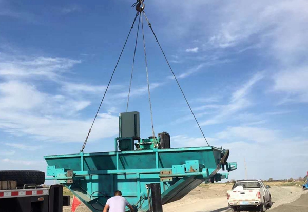 梯形渠成型機(jī),水渠滑膜機(jī)